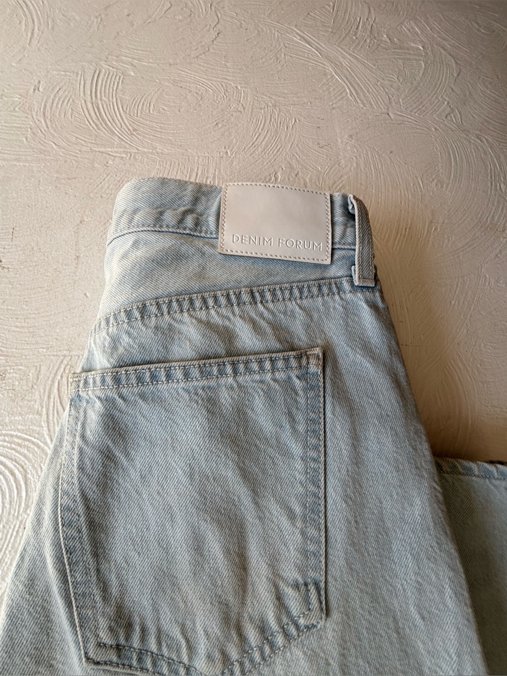 Aritzia - Denim Forum 90s Kate Baggy light Wash Wide Leg Jeans, size 28 - Picture 11 of 16
